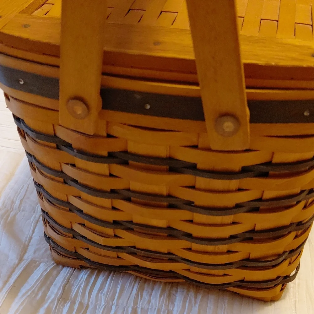 Longaberger Remembrance Weekender Basket 1996 - Picture 3 of 8
